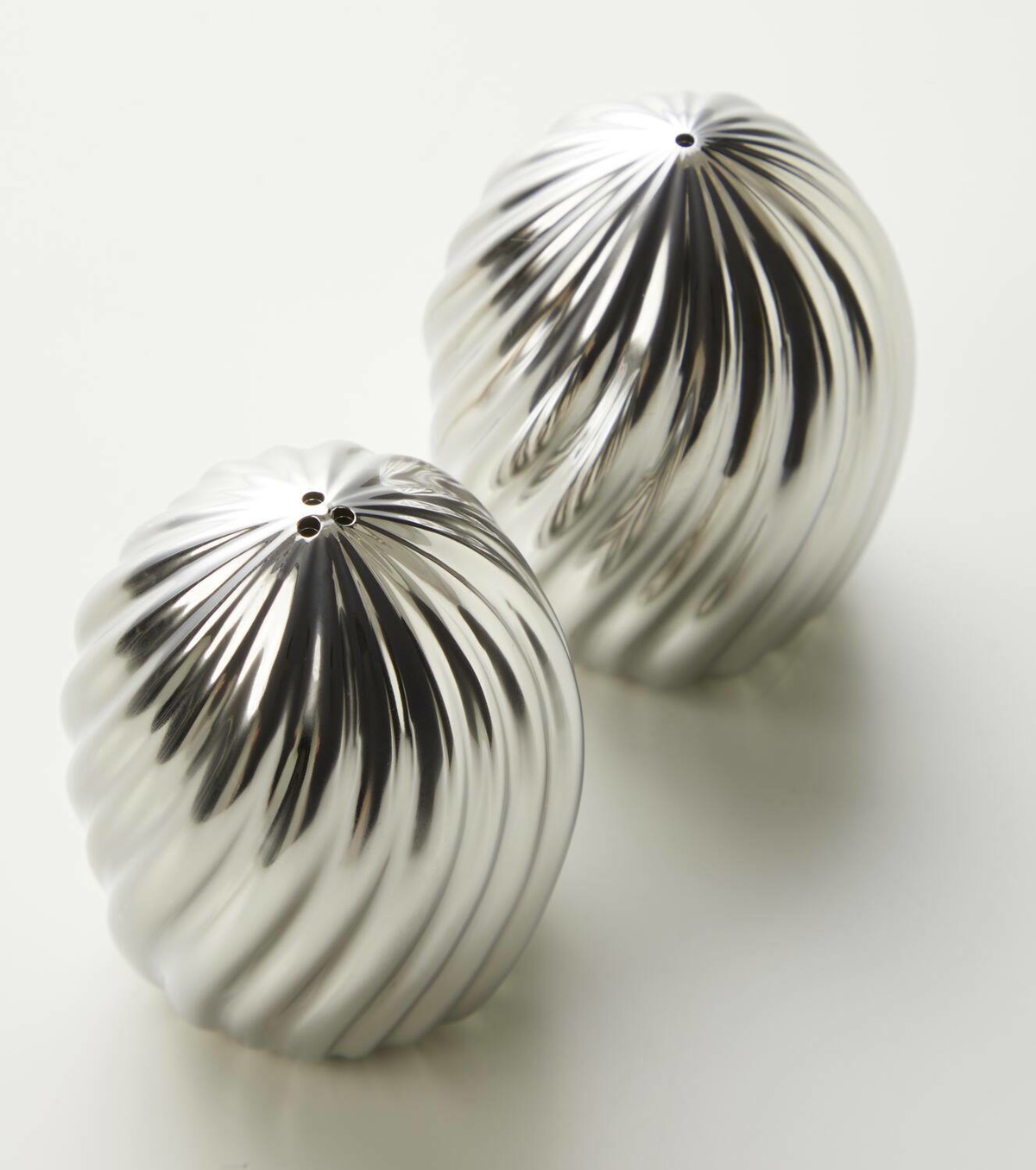 L'Objet Ripple Spice Jewels salt and pepper shakers