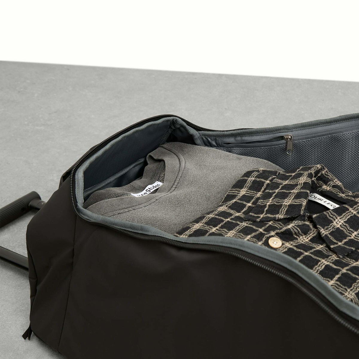 Db Journey Hugger Roller Bag Carry-On - 90L in Black Out 