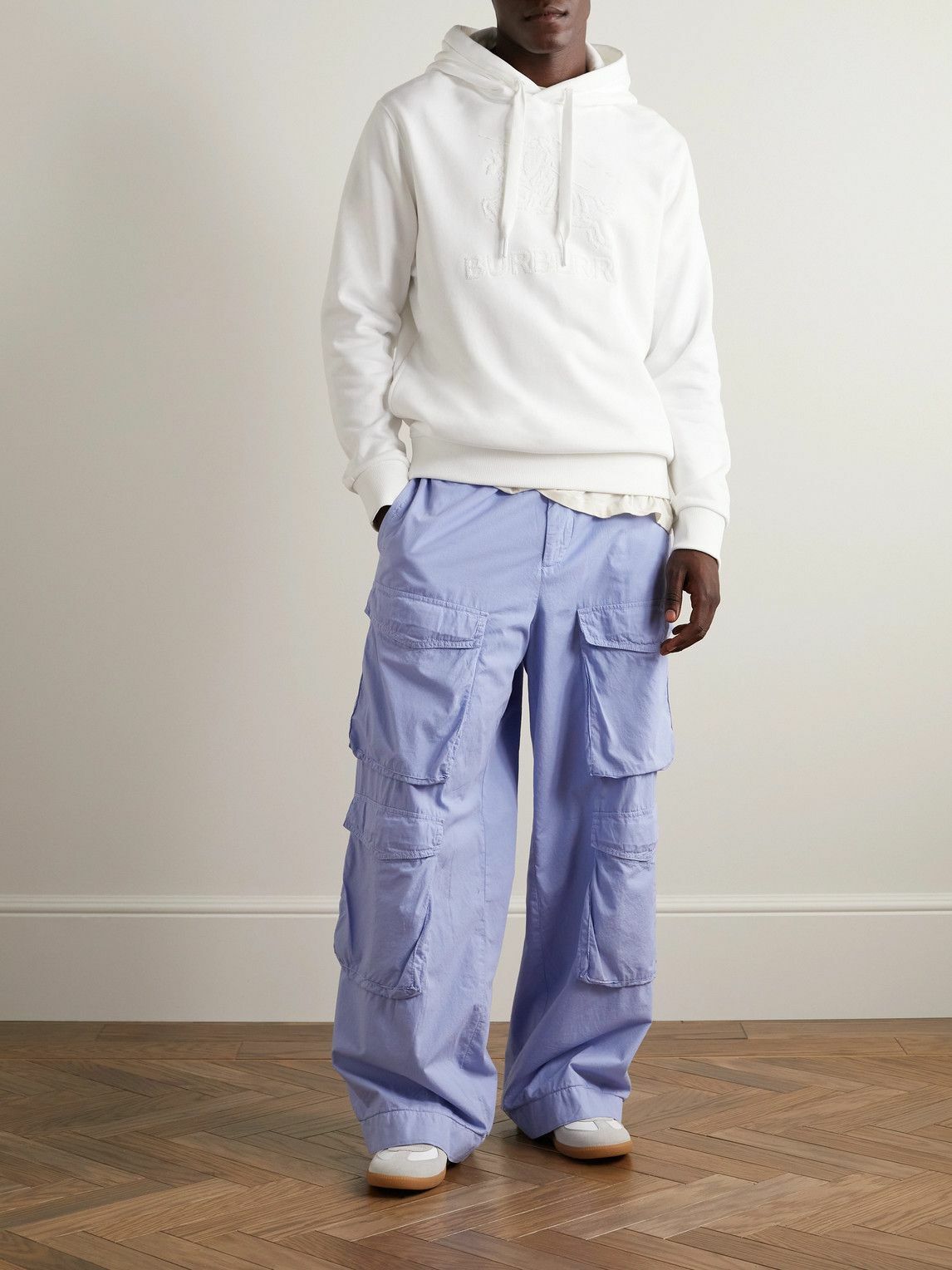 スウェット・トレーナー Burberry 8102453 C1408 Sweatshirts White CHERI sweatshirt with contrast logo brand GUESS
