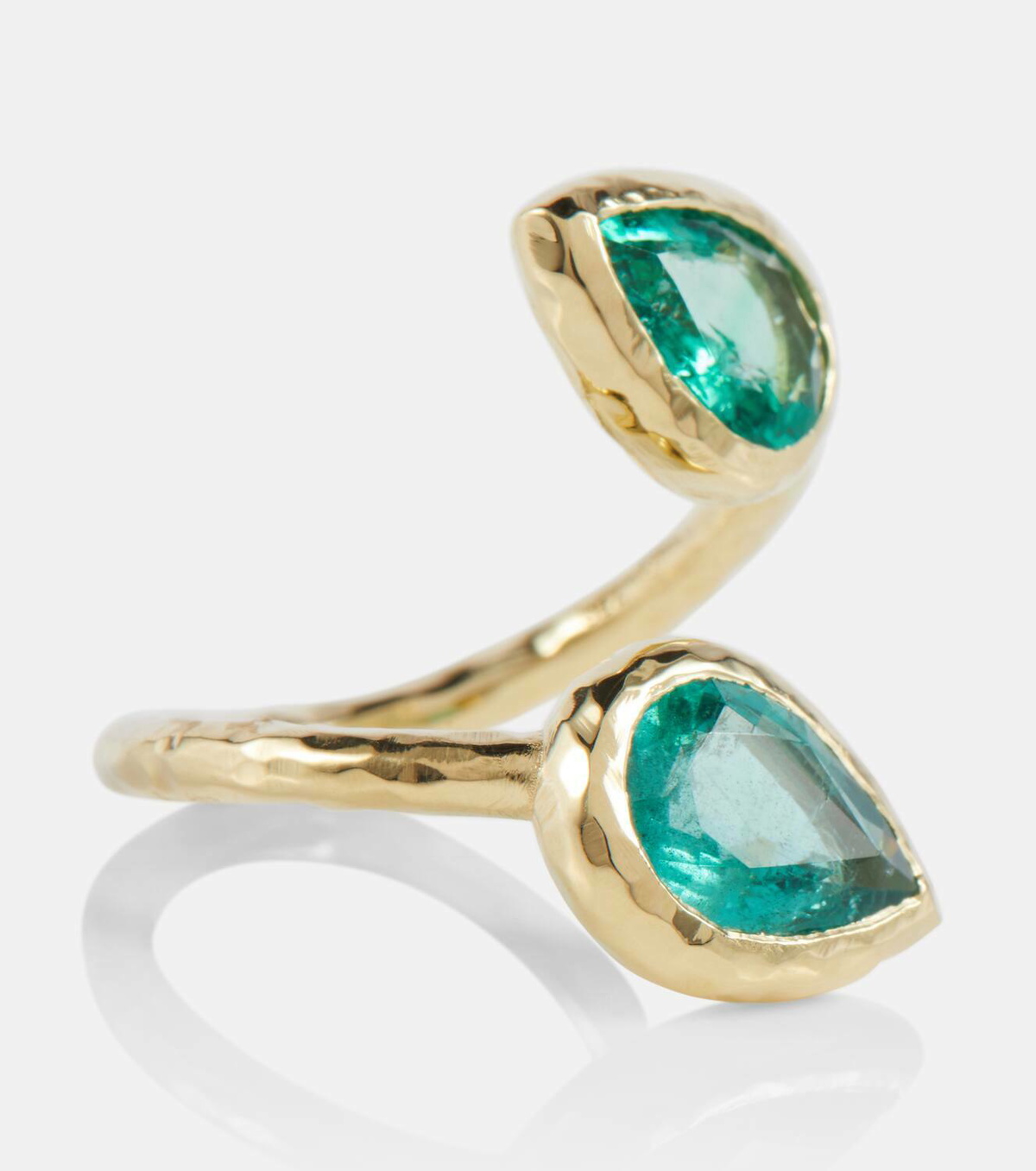 Octavia Elizabeth Moi and Toi 18kt gold ring with emeralds