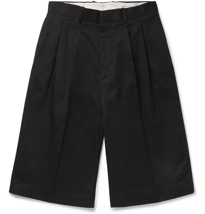 Photo: ALEXANDER MCQUEEN - Wide-Leg Pleated Cotton-Gabardine Shorts - Black