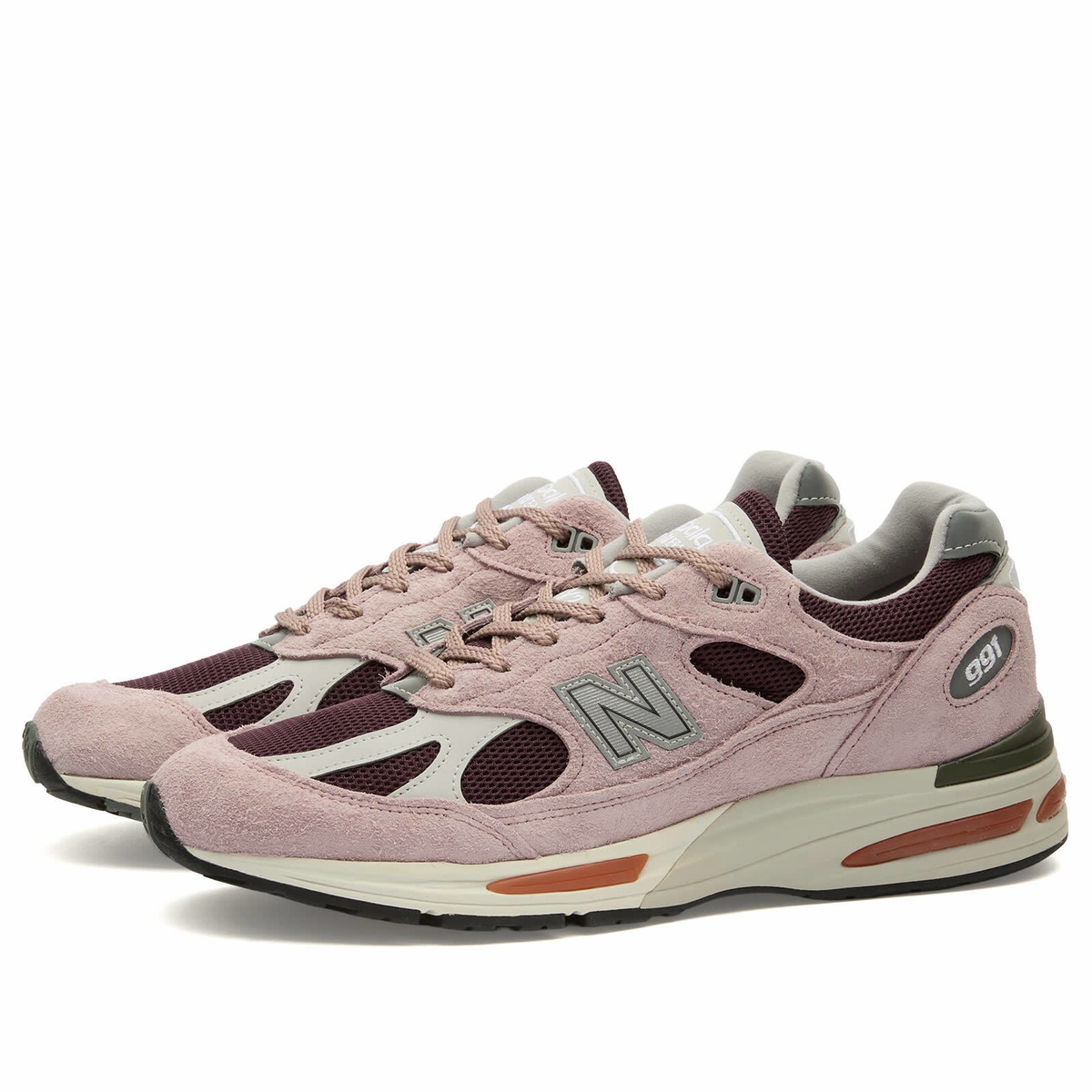 New Balance 991v2 Sneaker in Pink
