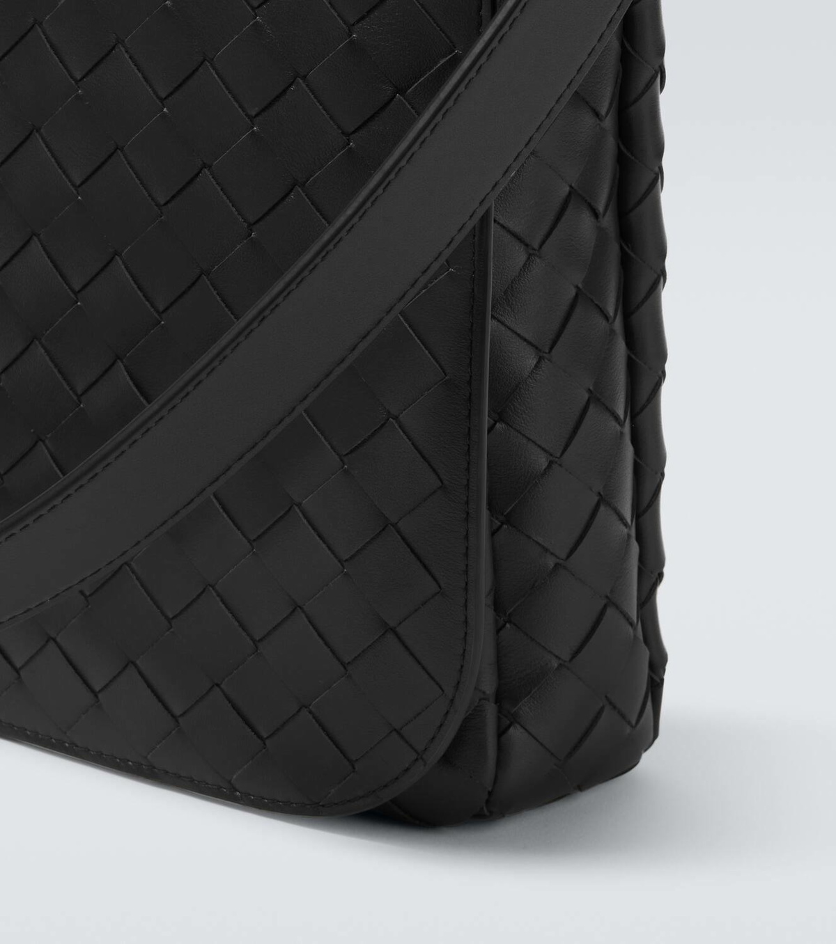 ショルダーバッグ BOTTEGA VENETA Black Messenger Swing bag Bottega Veneta - Swing leather messenger bag black - The Corner