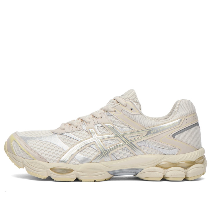 Photo: Asics Women's GEL-CUMULUS 16 Sneaker in Cream/Pure Silver