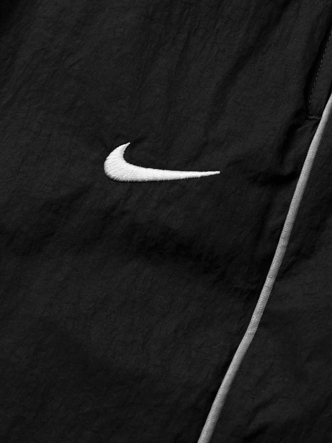 【ナイキ】★Nike Solo Swoosh French Terry Pants Black★ Nike - Solo Swoosh Straight-Leg Logo-Embroidered Cotton