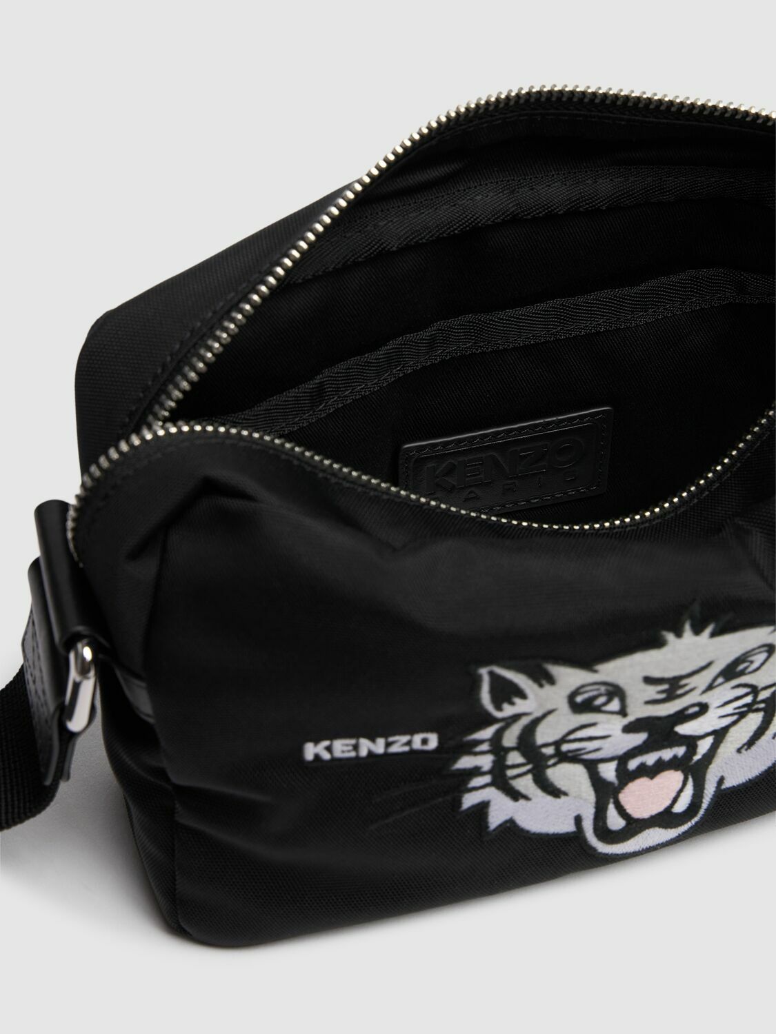 美品 KENZO Tigre 'Kampus ボディバッグ　タイガー　レザー　黒 KENZO ケンゾー ボディバッグ 5SF305 L49 BELT BAG メンズ