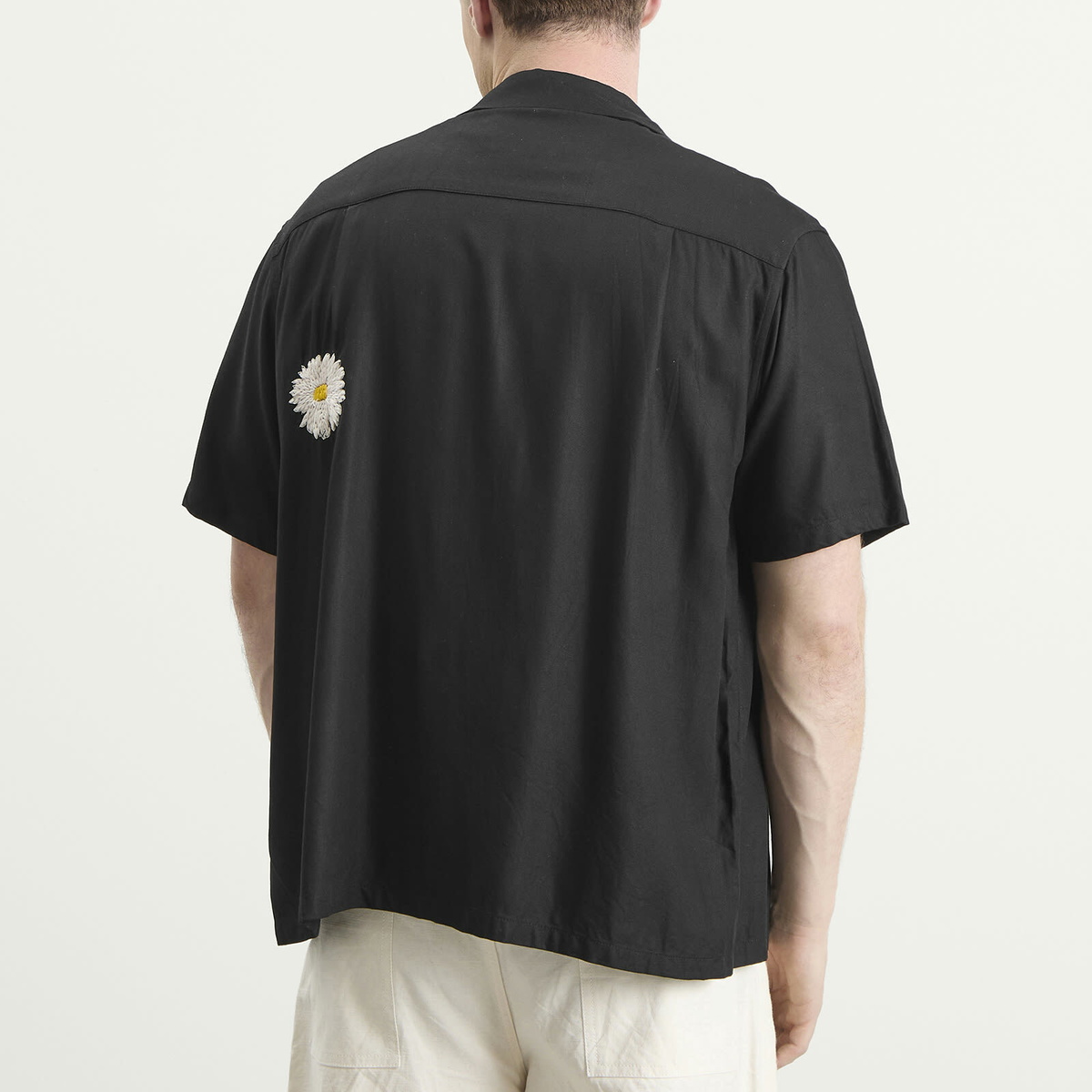 NOMARHYTHM TEXTILE Men's Flower Embroidery Open Collar Shirt in Black