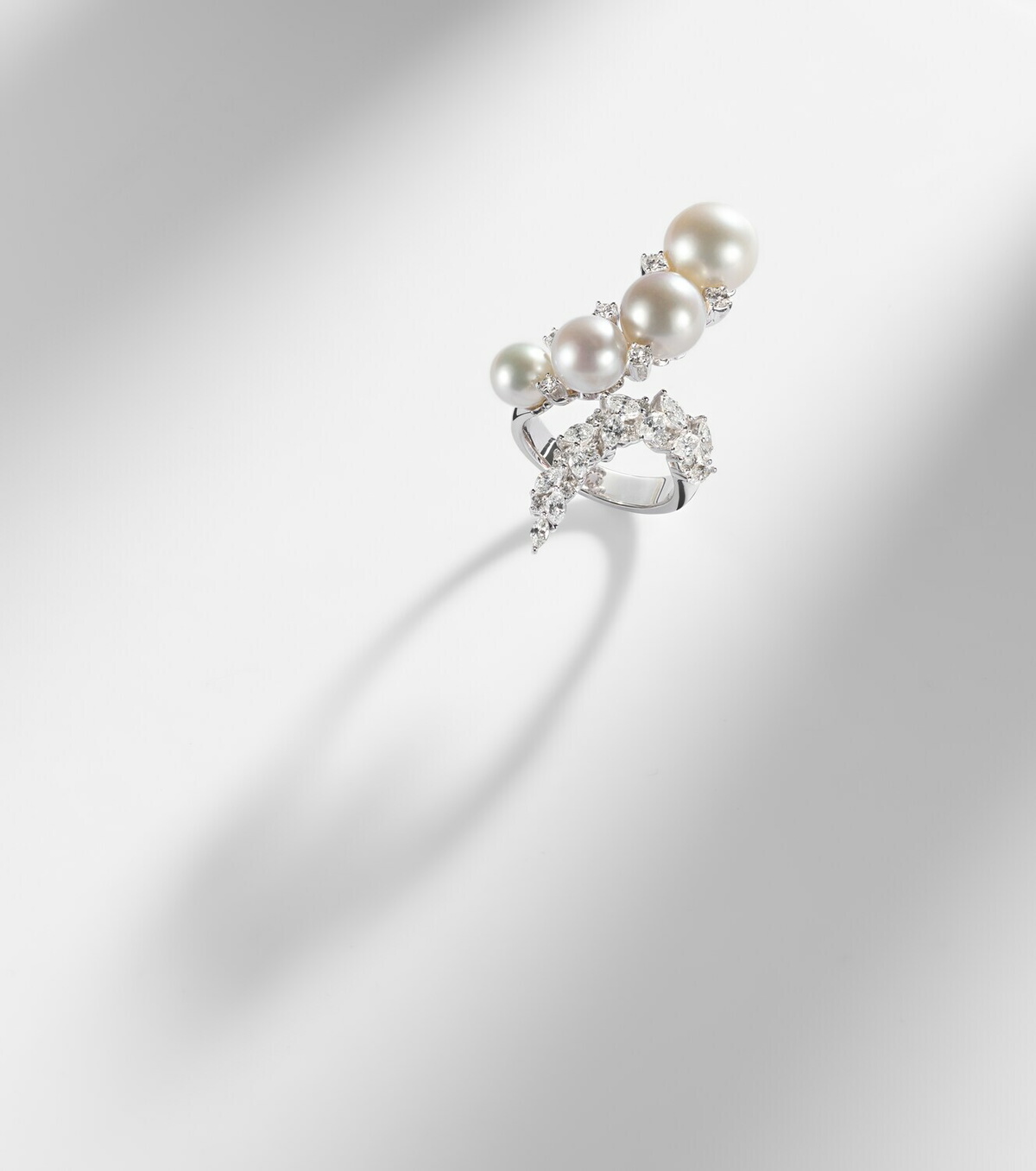 Yeprem Pearlescent 18kt white gold ring with diamonds and freshwater pearls
