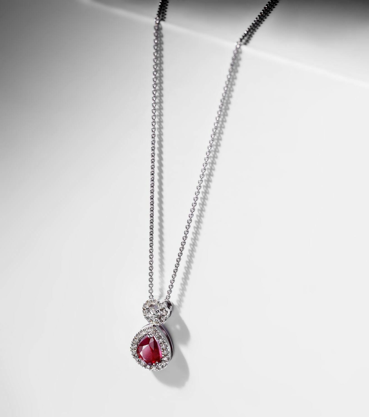 Bucherer Fine Jewellery Classics 18kt white gold pendant necklace with ruby