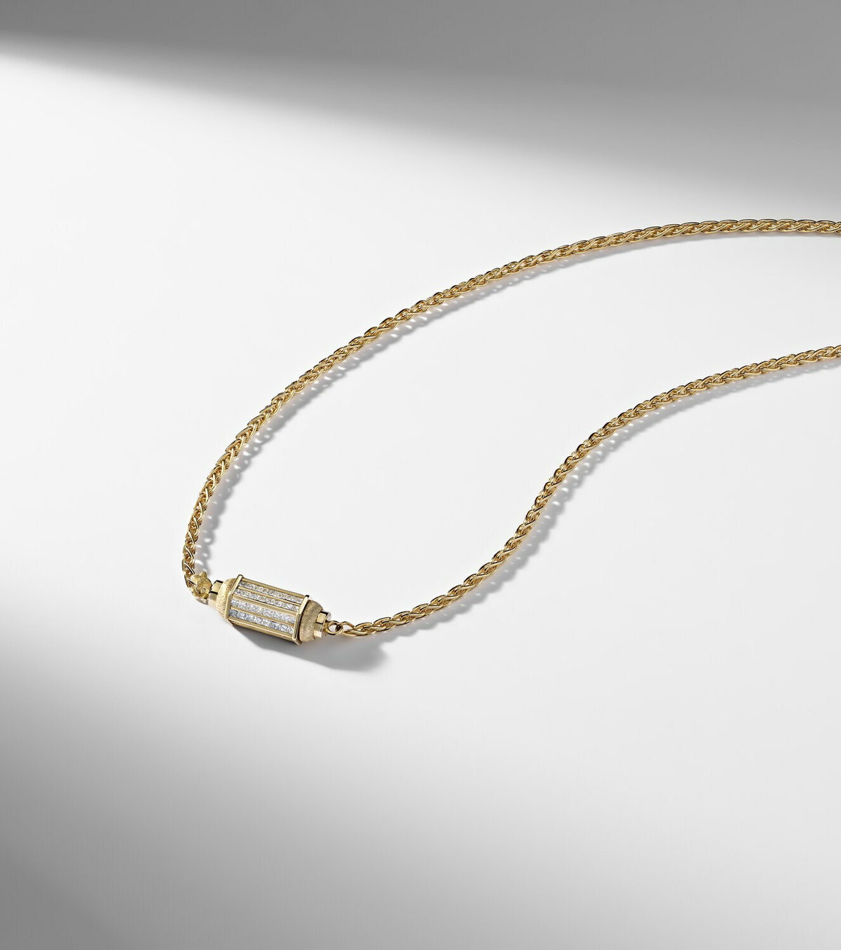 Marie Lichtenberg 18kt gold (750/1000) necklace with diamonds