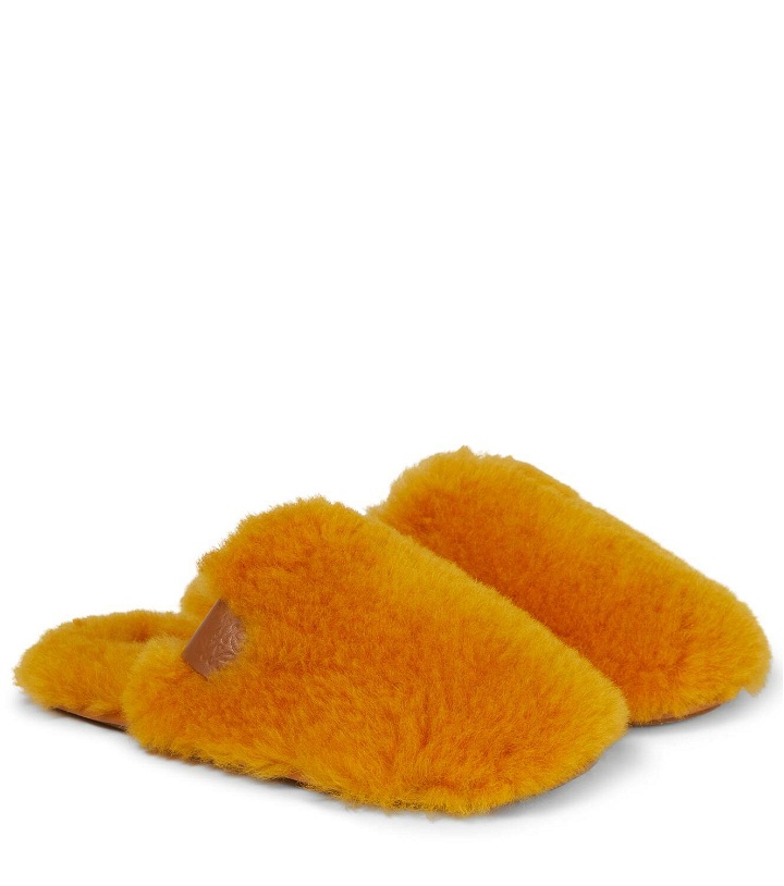 Photo: Loewe Logo-patch shearling slippers