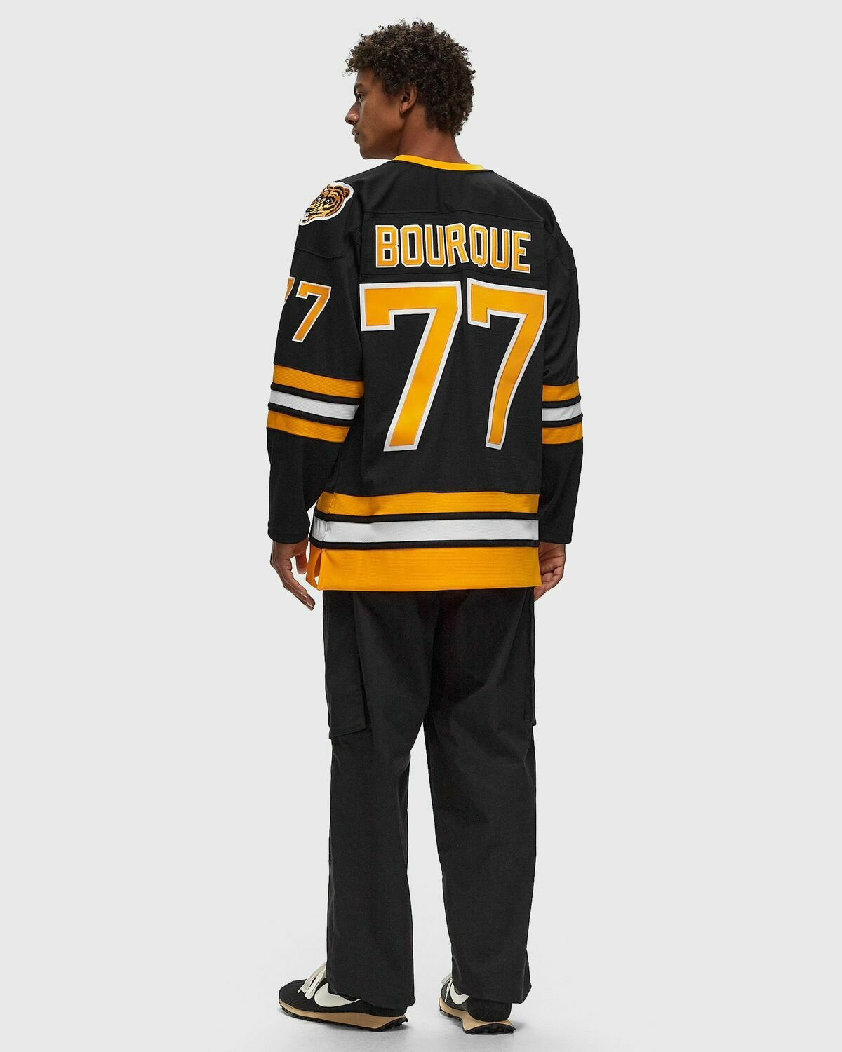 売れ筋商品|||ミッチェル&ネス Tシャツ トップス レディース Men's Ray Bourque White Boston Bruins Captain Patch 1989/90 Blue Line Player Jersey White Ray Bourque Blue Line 1989 White Jersey