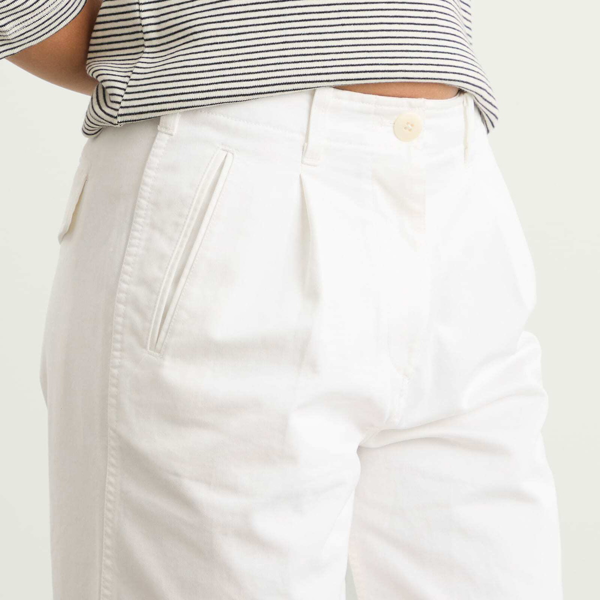 Nothing Written Women's Gato Straight Tuck Pants in White