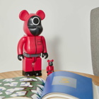 Medicom Be@rbrick Squid Game Guard ○ in 100% 400%/Red