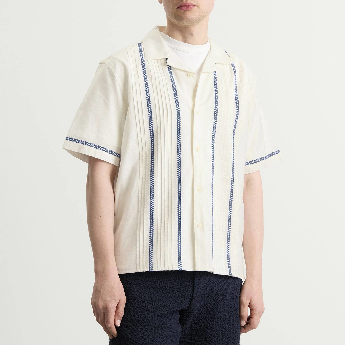Wax London Men's Didcot Pintuck Vacation Shirt in Ecru/Blue