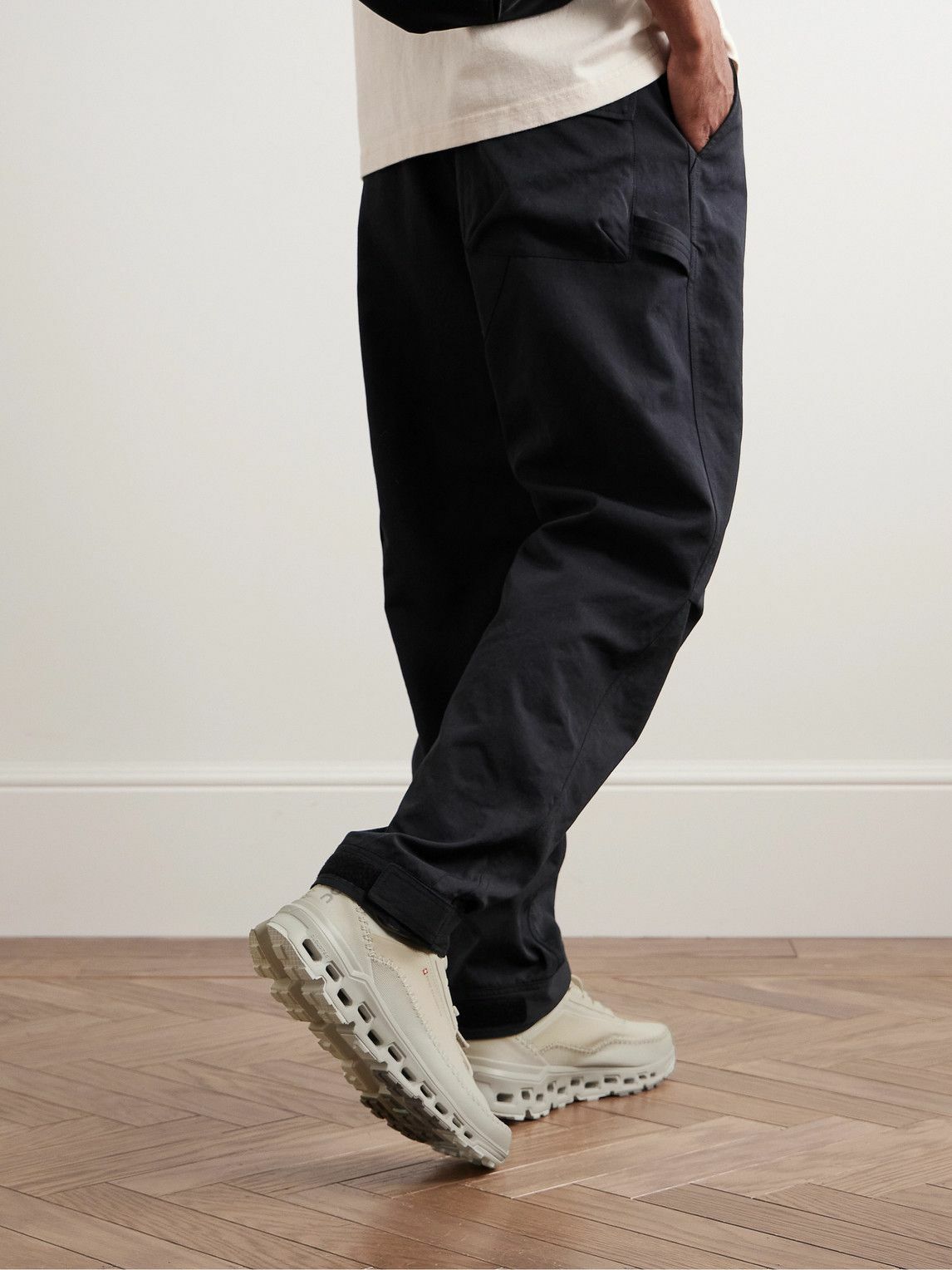 美品☆On Cloudaway 2 ブラック 24cm Amazon.com | On Women's Cloudaway 2 Sneaker, Black/Eclipse