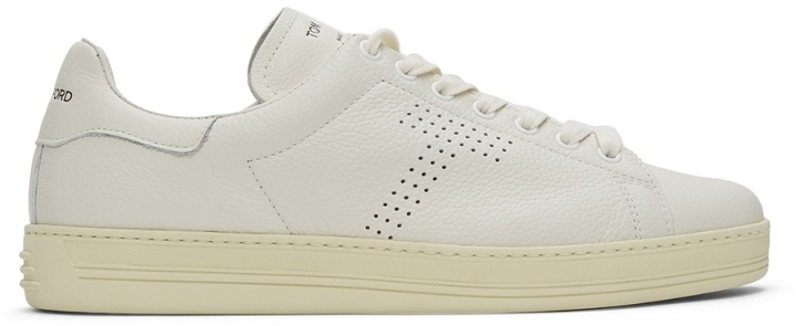 Photo: TOM FORD Off-White Grained Leather Warwick Sneakers