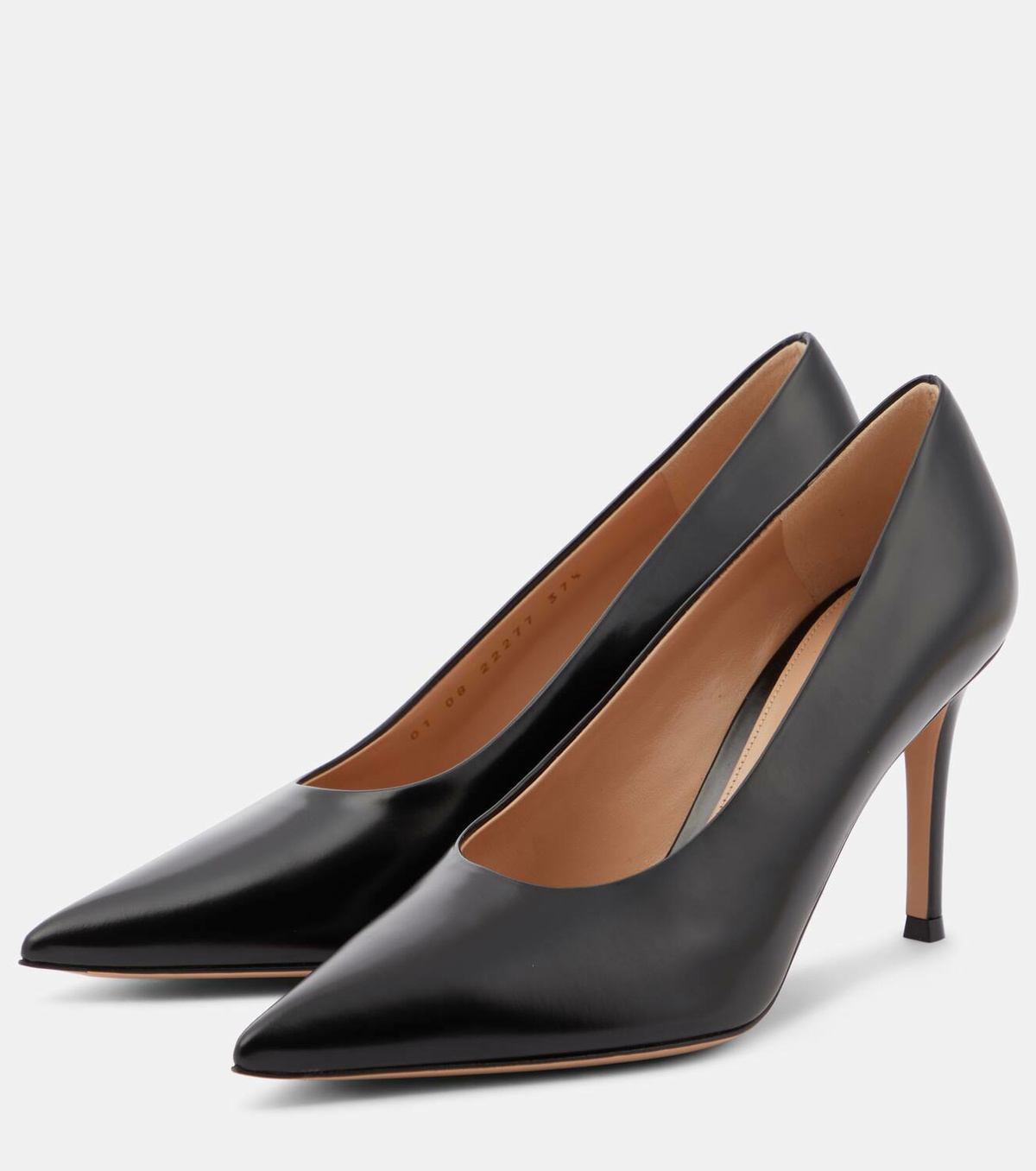 【送料&関税込】Gianvito Rossi robbie Pumps Robbie leather pumps in neutrals - Gianvito Rossi | Mytheresa