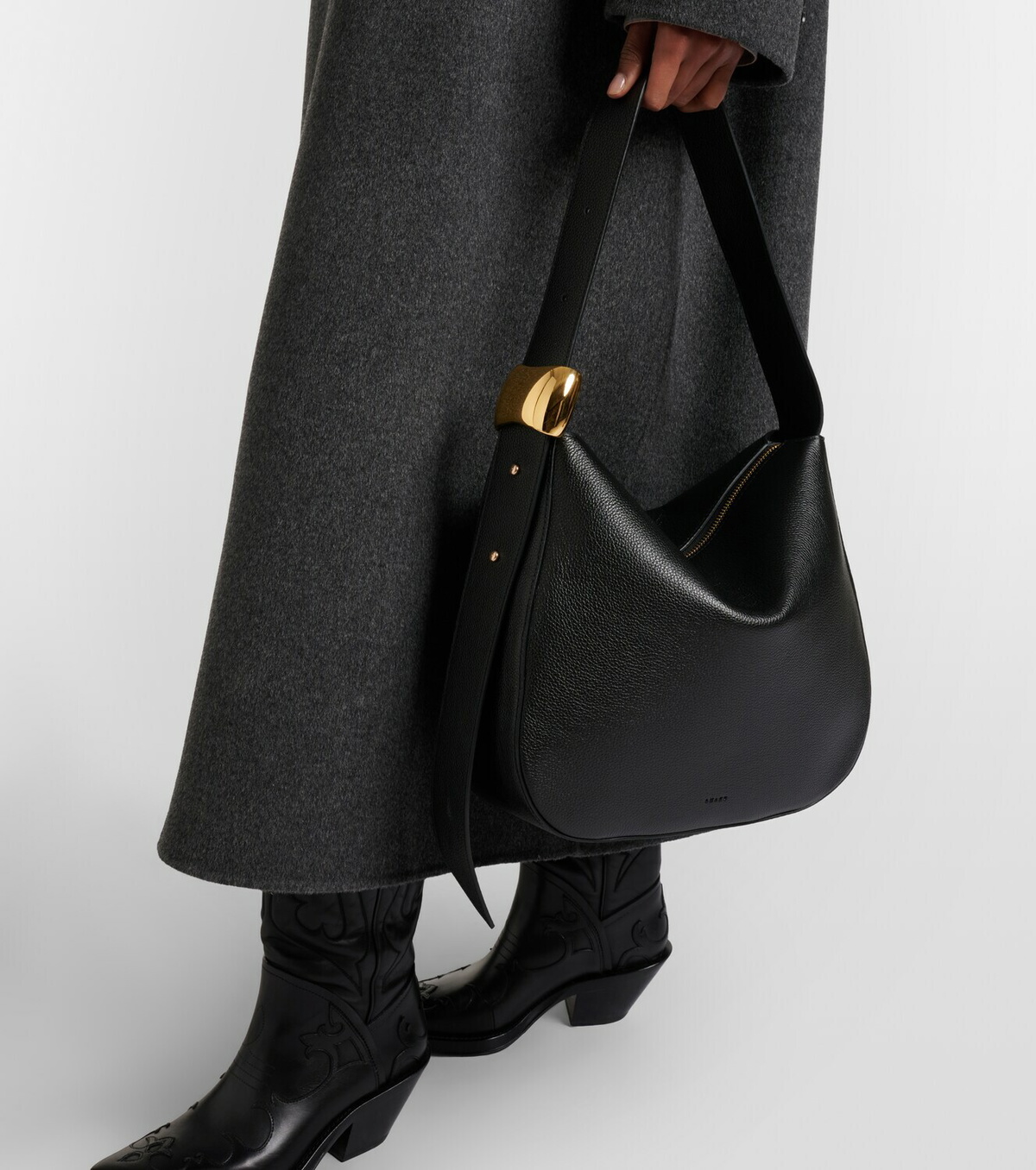 Amanu Zambia leather shoulder bag