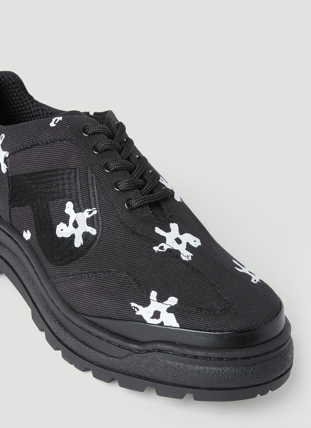 Phileo Basalt White Flower Lace-Ups