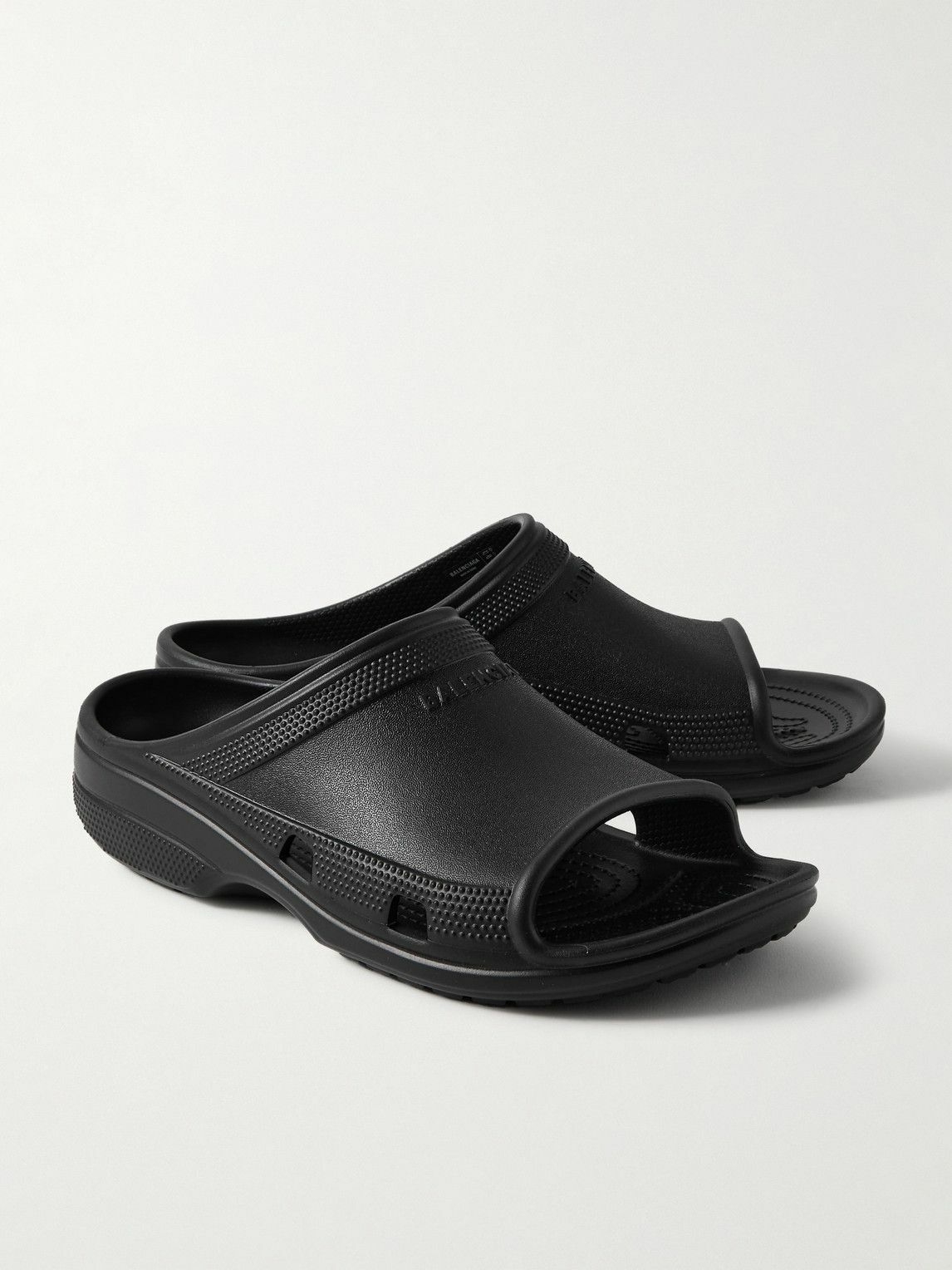 【BALENCIAGA】Crocs Logo-Embossed EVA Slides Balenciaga - Crocs Logo-Embossed EVA Slides - Black Balenciaga