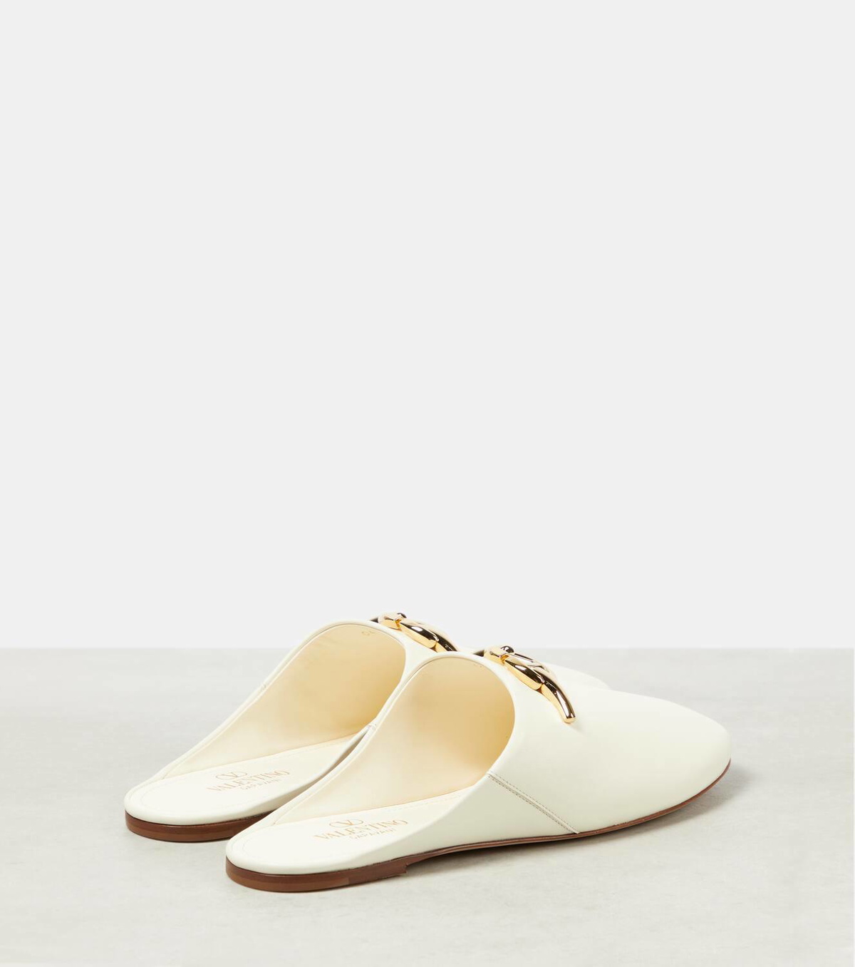 【関税込み】Valentino Garavani ブラウン VLogo Gate ミュール Valentino Garavani VLogo Signature Mules | Black | FARFETCH