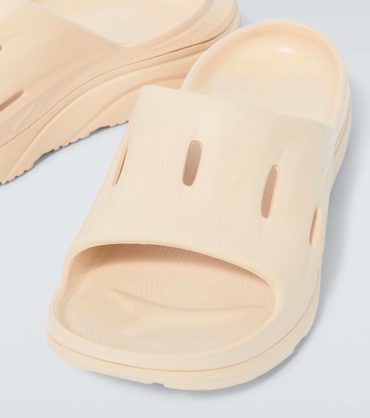 Hoka One One Ora Recovery 3 slides