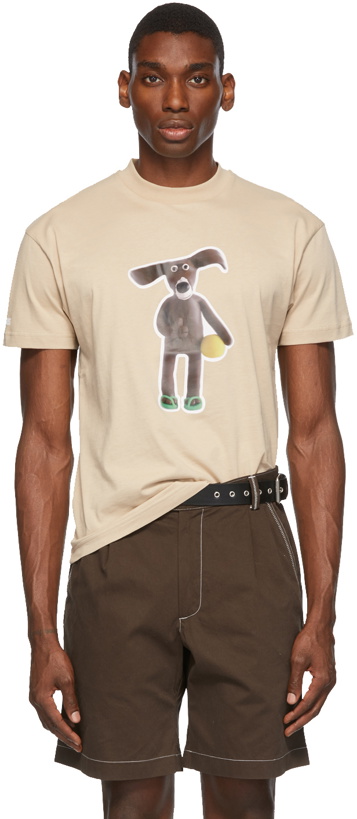 Photo: Jacquemus Beige La Montagne 'Le T-Shirt Toutou' T-Shirt