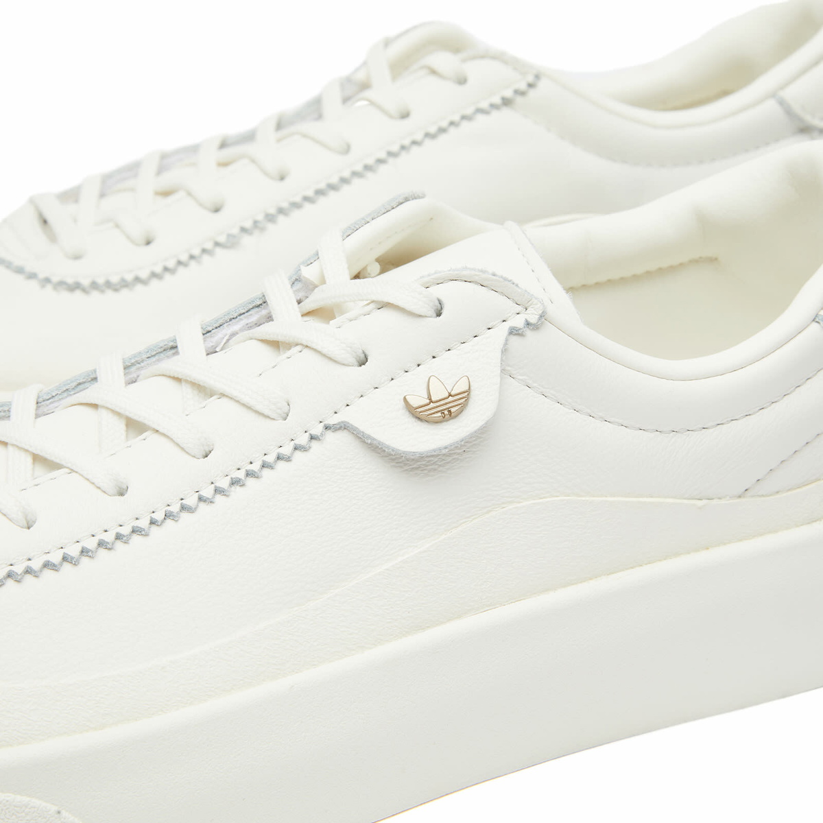 ★関税込★adidas★ADIDAS ORIGINALS NUCOMBE WHITE★22-29cm★ Adidas Men's Nucombe Sneakers in White/Off White adidas