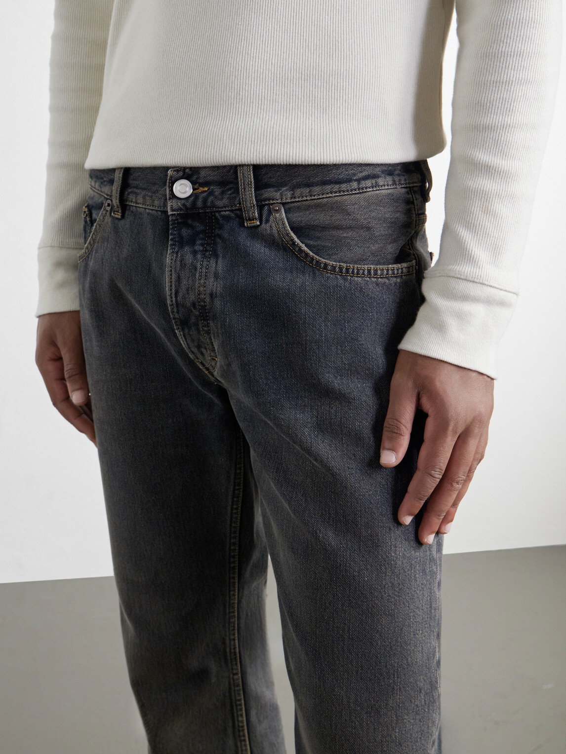 Jeanerica - Arrow Straight-Leg Jeans - Gray