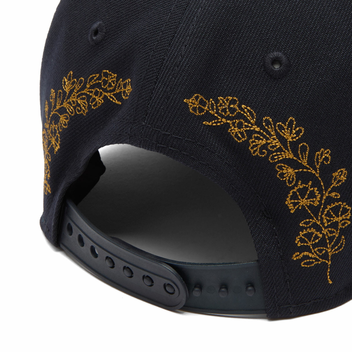 New Era New York Yankees Tonal Icon 9Forty E-Frame in Navy 