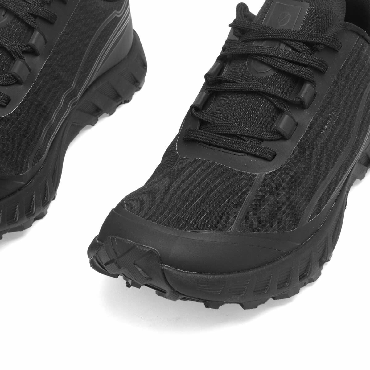 ノーザン Norda Men's The 002 in Stealth Black Norda