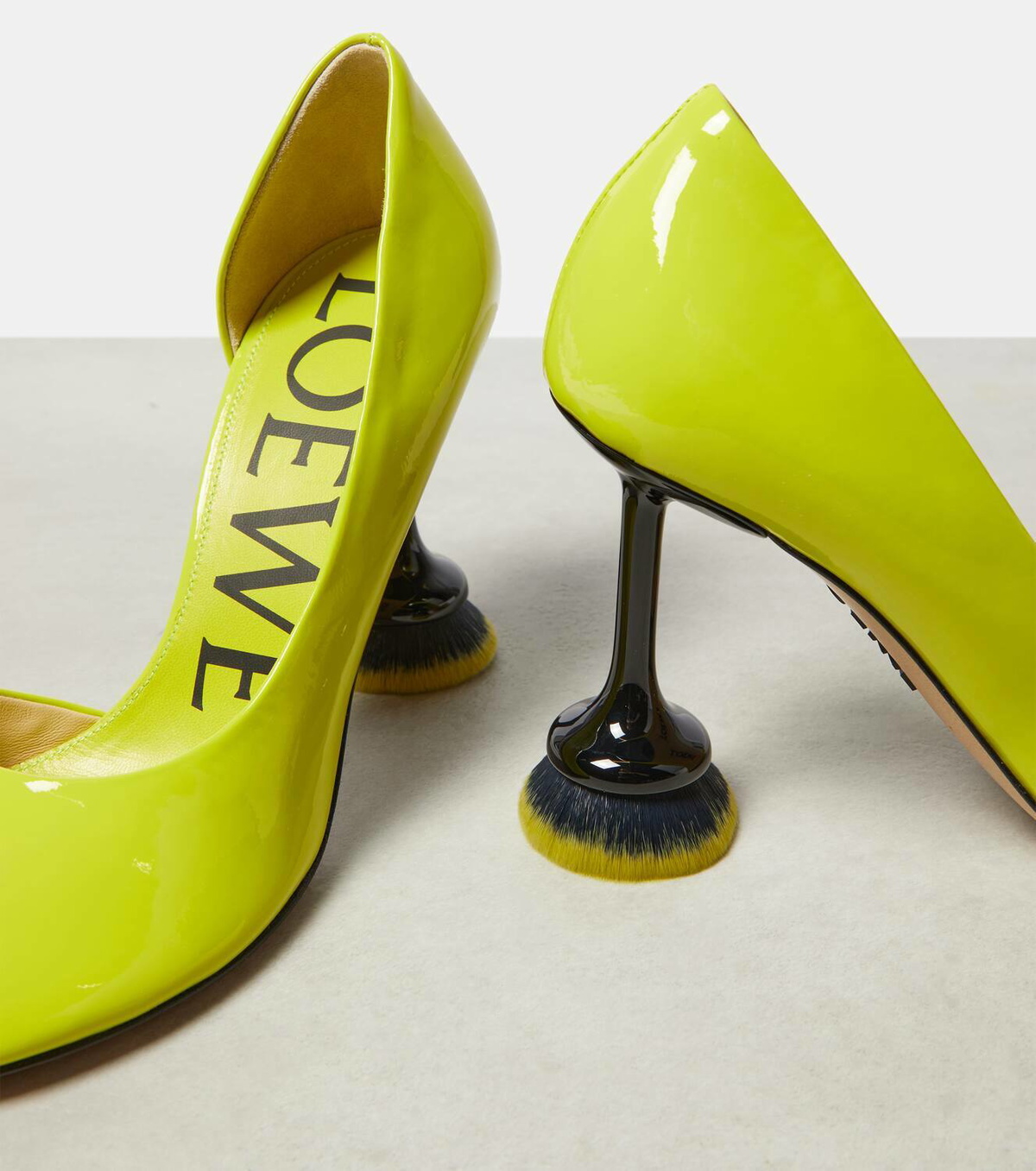 【送料&関税込】Loewe Toy Brush Dorsay Pumps Loewe Toy brush D'Orsay pump in patent lambskin | REVERSIBLE