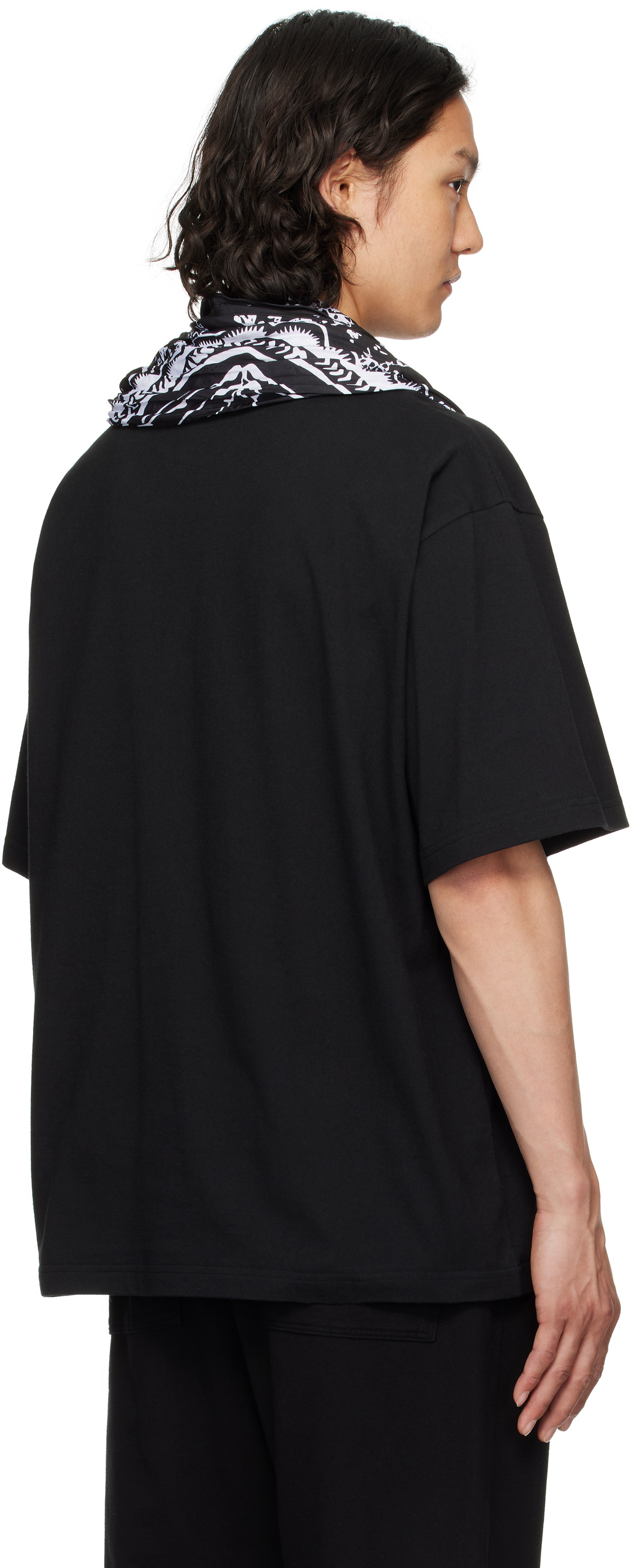 【関税込み】We11done ブラック Wrinkled Muffler Tシャツ We11doneのブラック Wrinkled Muffler Tシャツがセール中