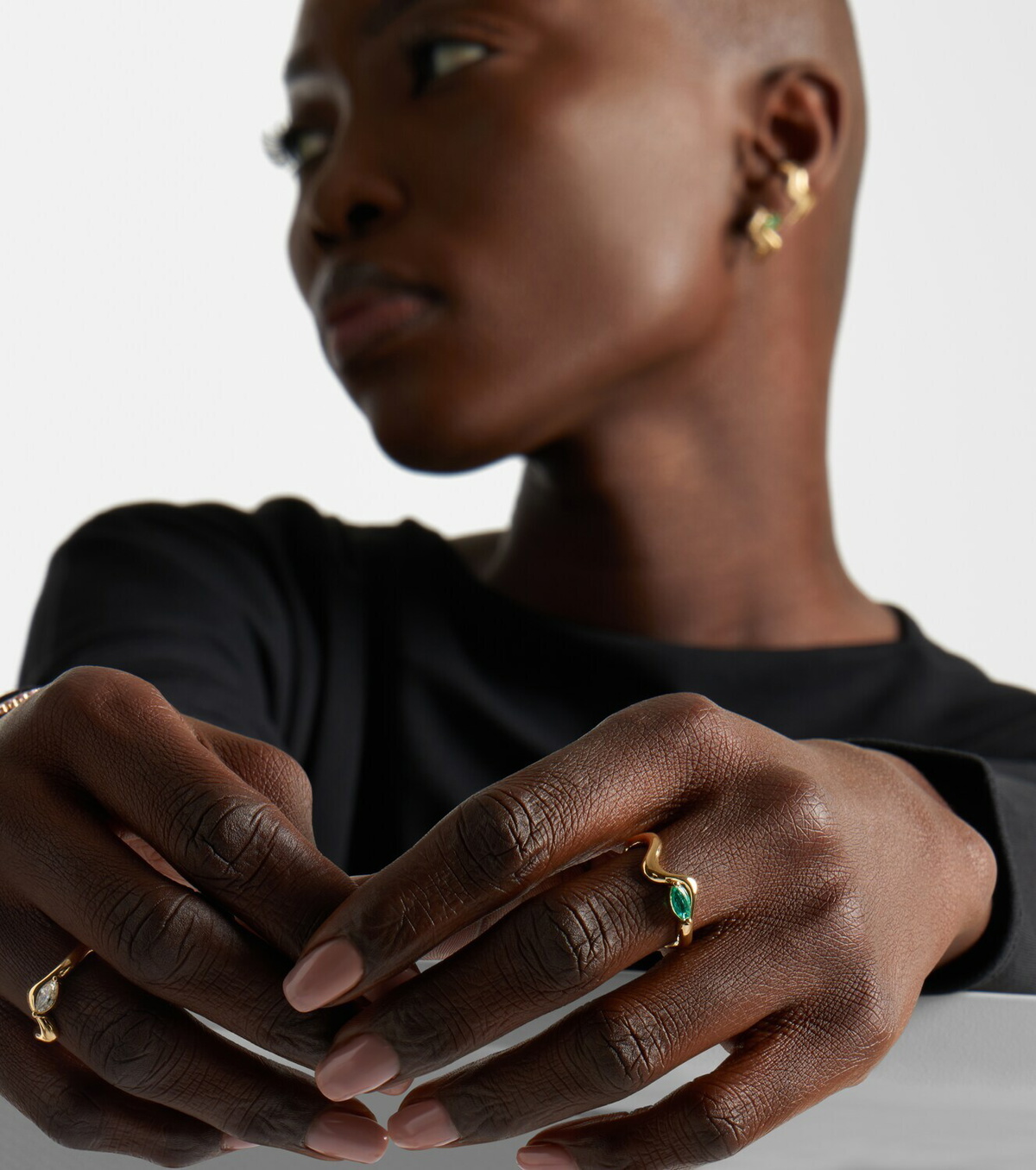 Shay Jewelry 18kt yellow gold (750/1000) ring with emeralds