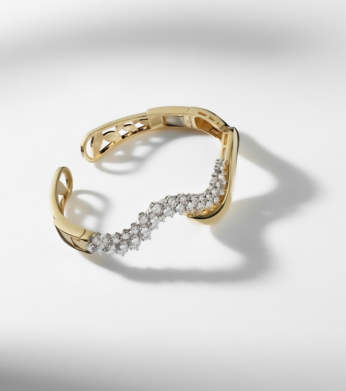 Yeprem Golden Strada 18kt gold bangle with diamonds