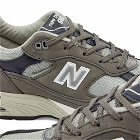 New Balance Women's W991GNS - Made in England Sneakers in Grey/Navy