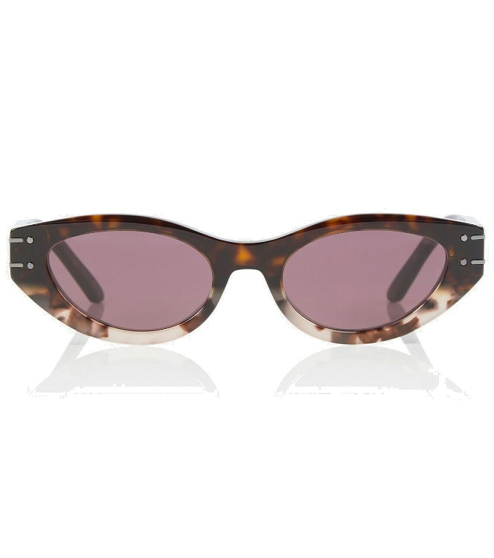Photo: Dior Eyewear - DiorSignature B5I sunglasses