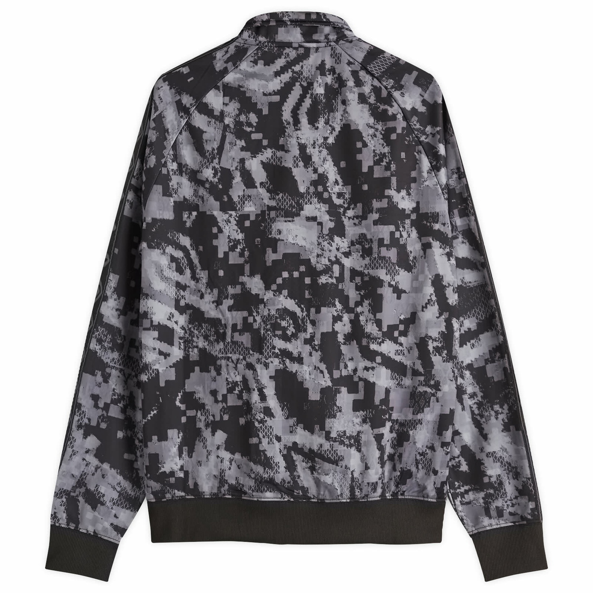 ★Umbro Taped Digi Long Sleeve Jersey 関税込★ Umbro Taped Digi Track Top in Black Camo Umbro