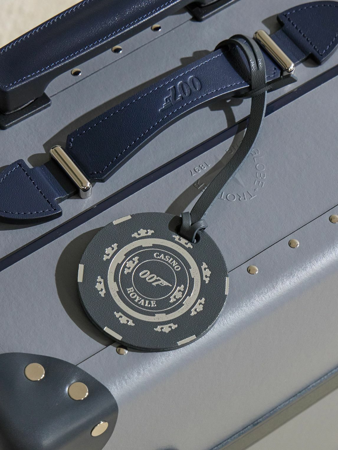 Globe-Trotter - 007 Poker Chip Leather Luggage Charm