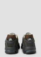 adidas - Response CL Sneakers in Brown