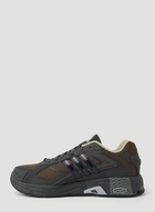 adidas - Response CL Sneakers in Brown