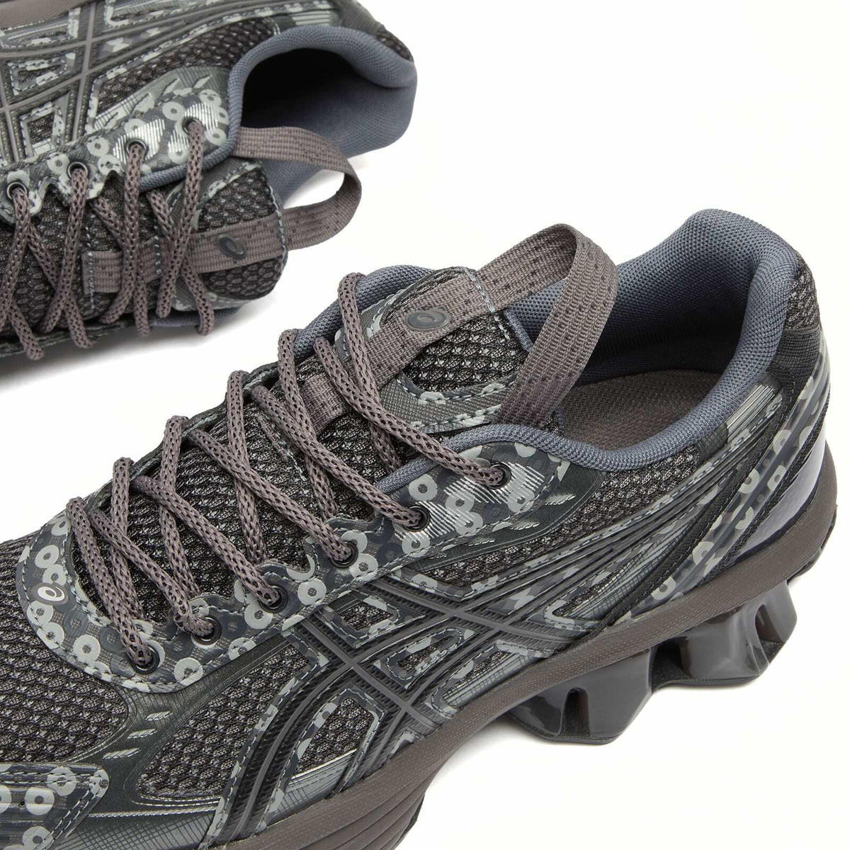 Asics US7-S Gel-Kenetic Fluent Sneakers in Obsidian Grey/Graphite Grey