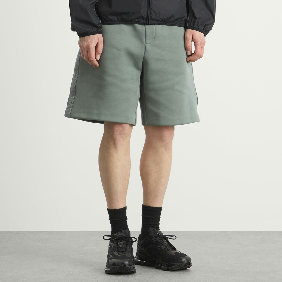 Oakley Men's Reserve Momento Shorts in Aviator Green