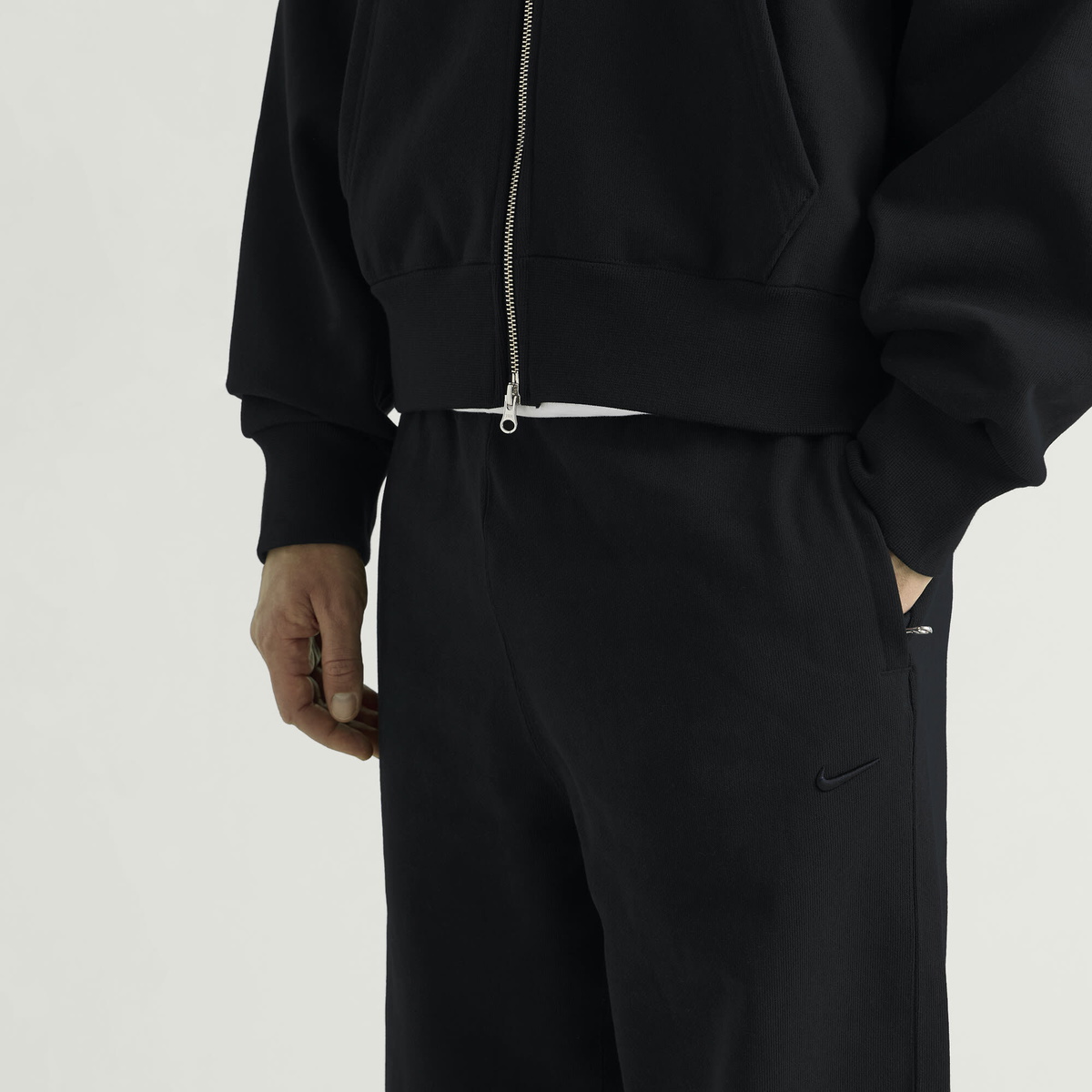 Nike Men's 560 Fleece Sweat Pant in Black