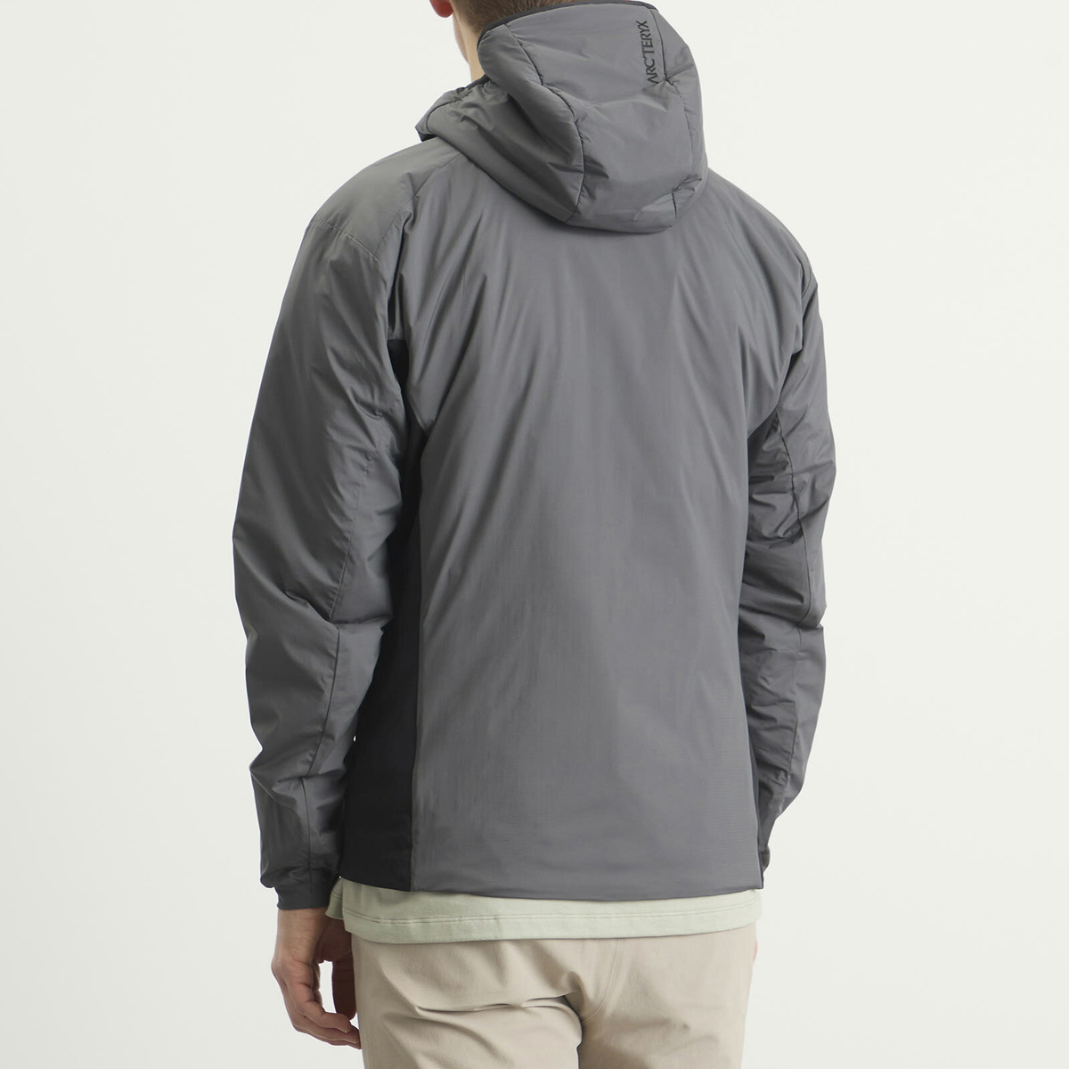 Arc'teryx Men's Atom Hooded Jacket in Cloud/Black