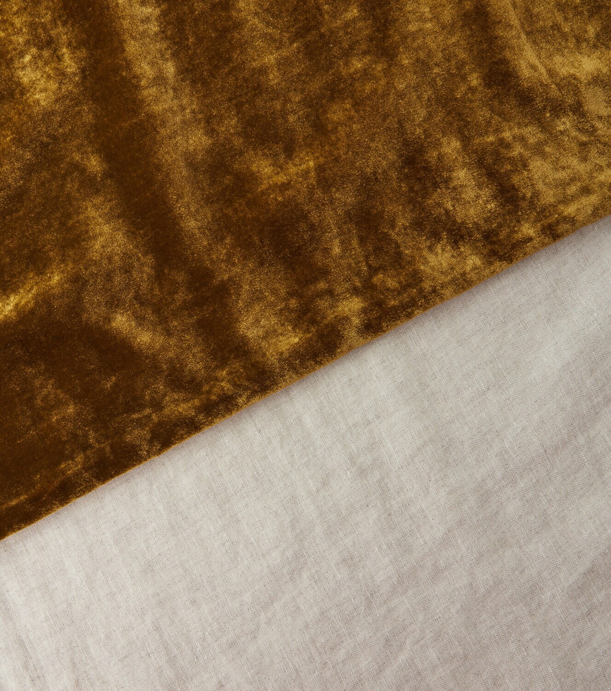Once Milano Linen and velvet tablecloth
