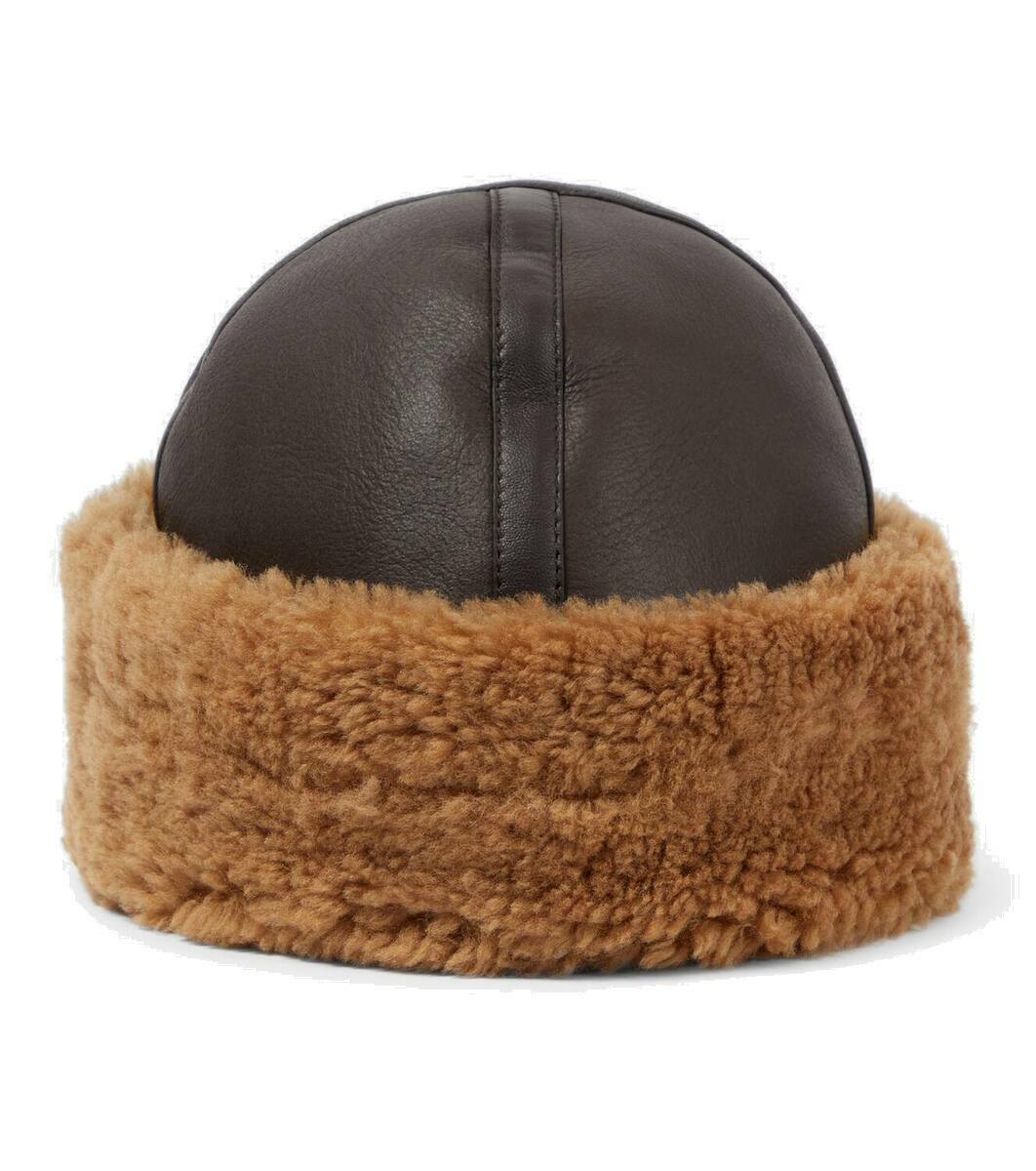 Toteme Shearling-trimmed leather hat Toteme display picture 1