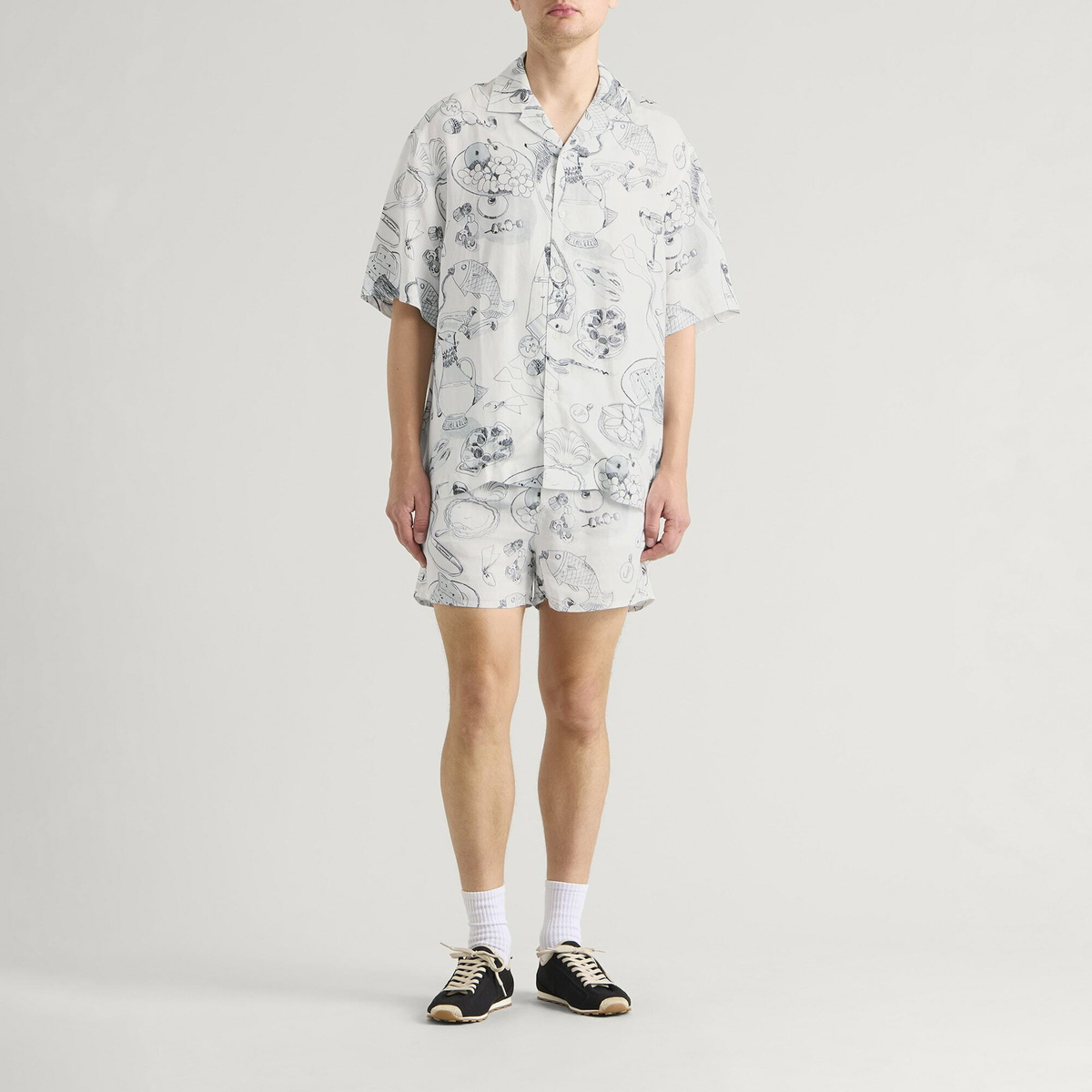 Jacquemus Men's Printed Boxer Style Shorts in Print Table Off-White/Bla