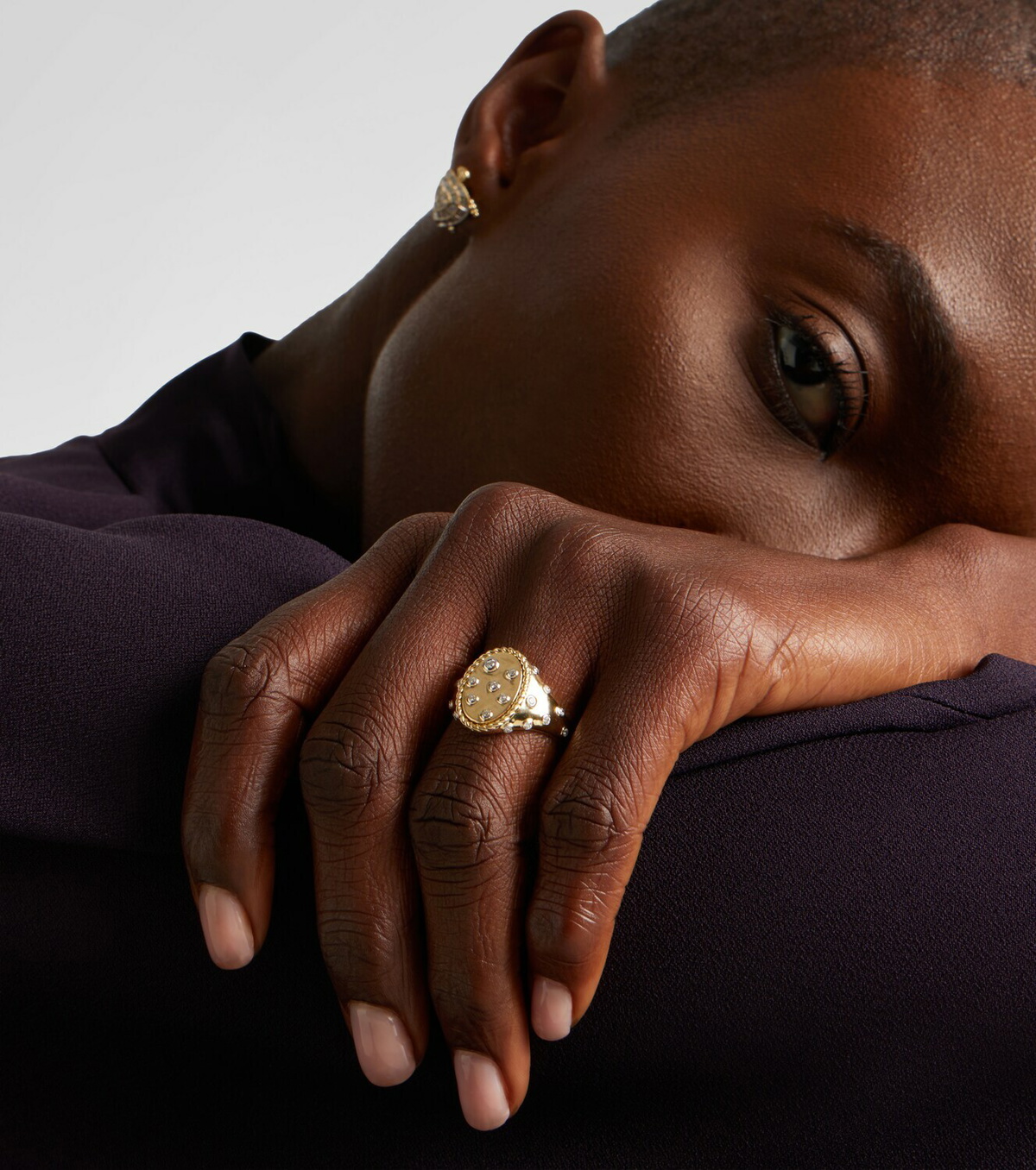 Yvonne Léon Plumetis 9kt gold ring with diamonds